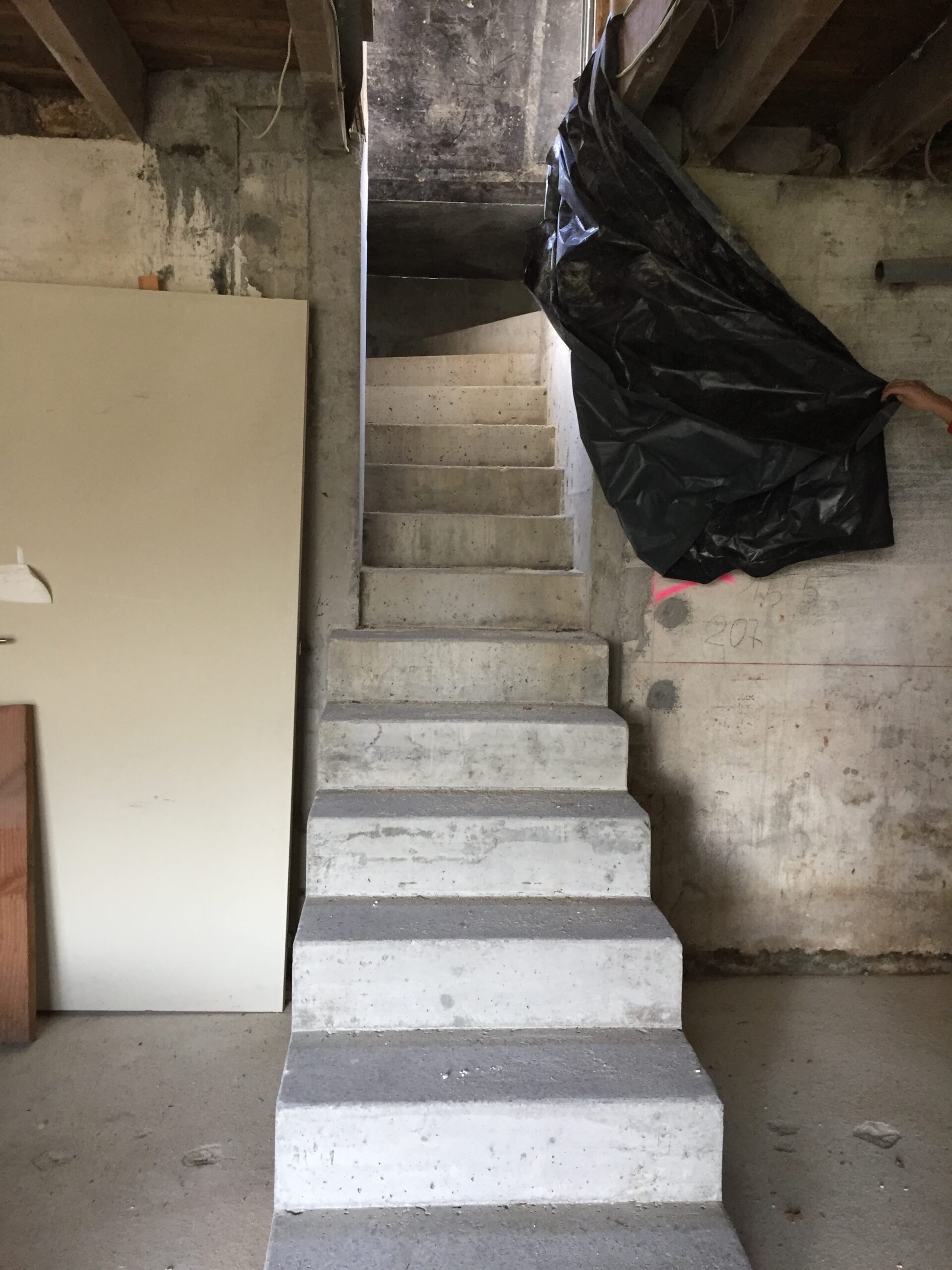 Réalisation d'un accès au sous-sol par escalier 3